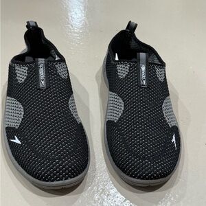 NWOT Men’s Speedo Black and Gray Slip-On mesh water shoes